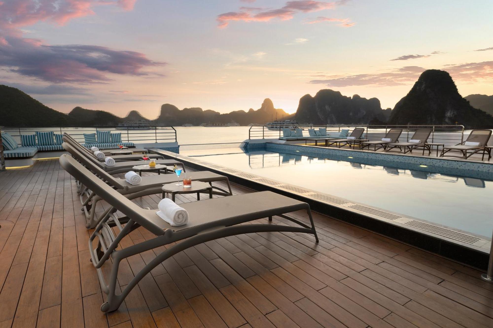 Hotel Grand Pioneers Halong Bay Cruise 2 Ha Long Esterno foto