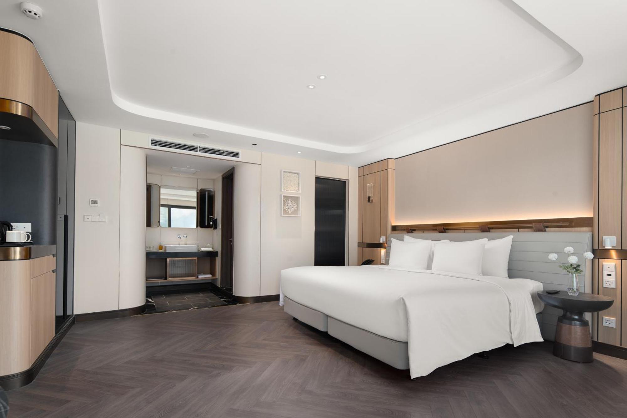 Hotel Grand Pioneers Halong Bay Cruise 2 Ha Long Esterno foto