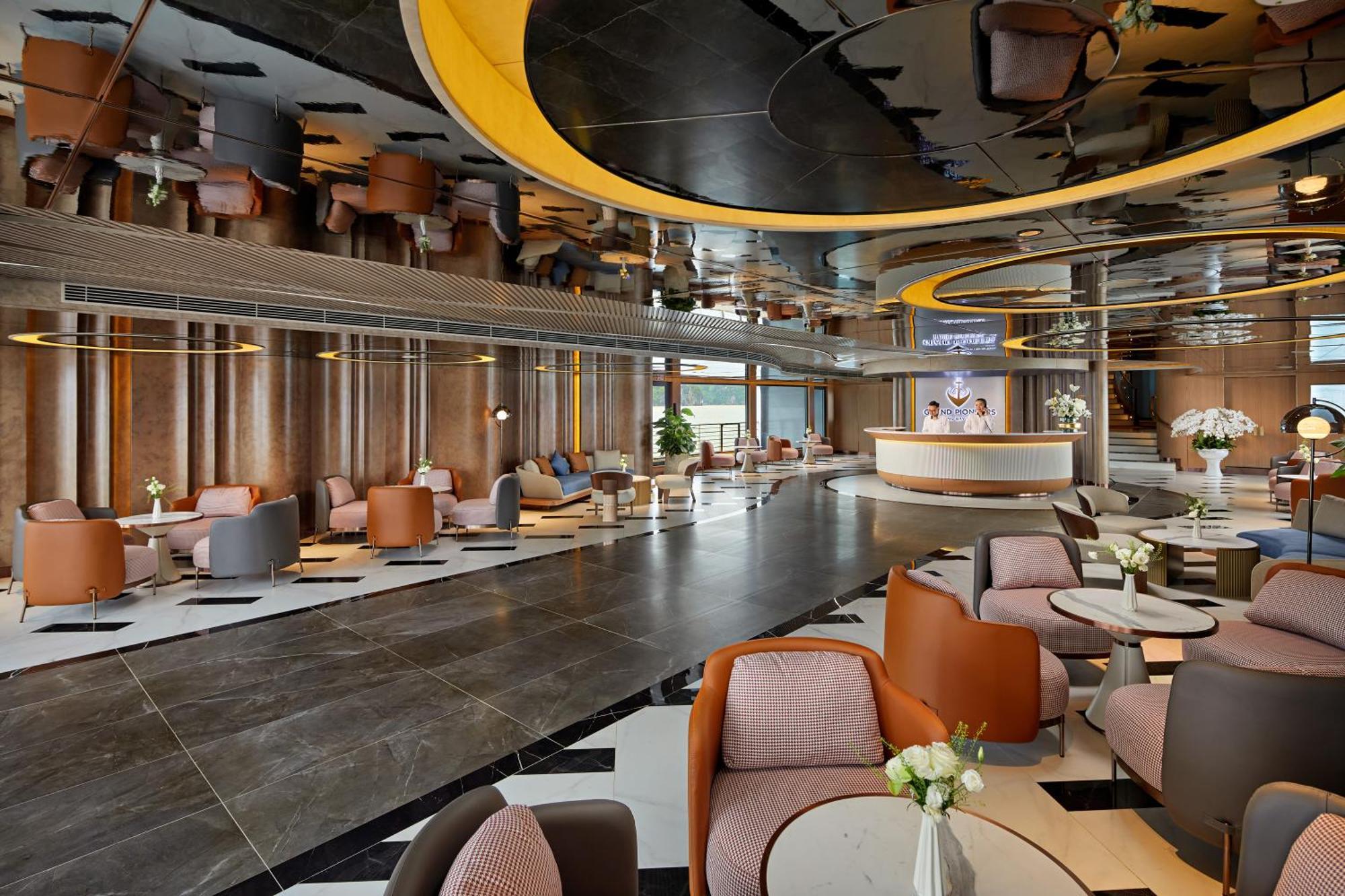 Hotel Grand Pioneers Halong Bay Cruise 2 Ha Long Esterno foto