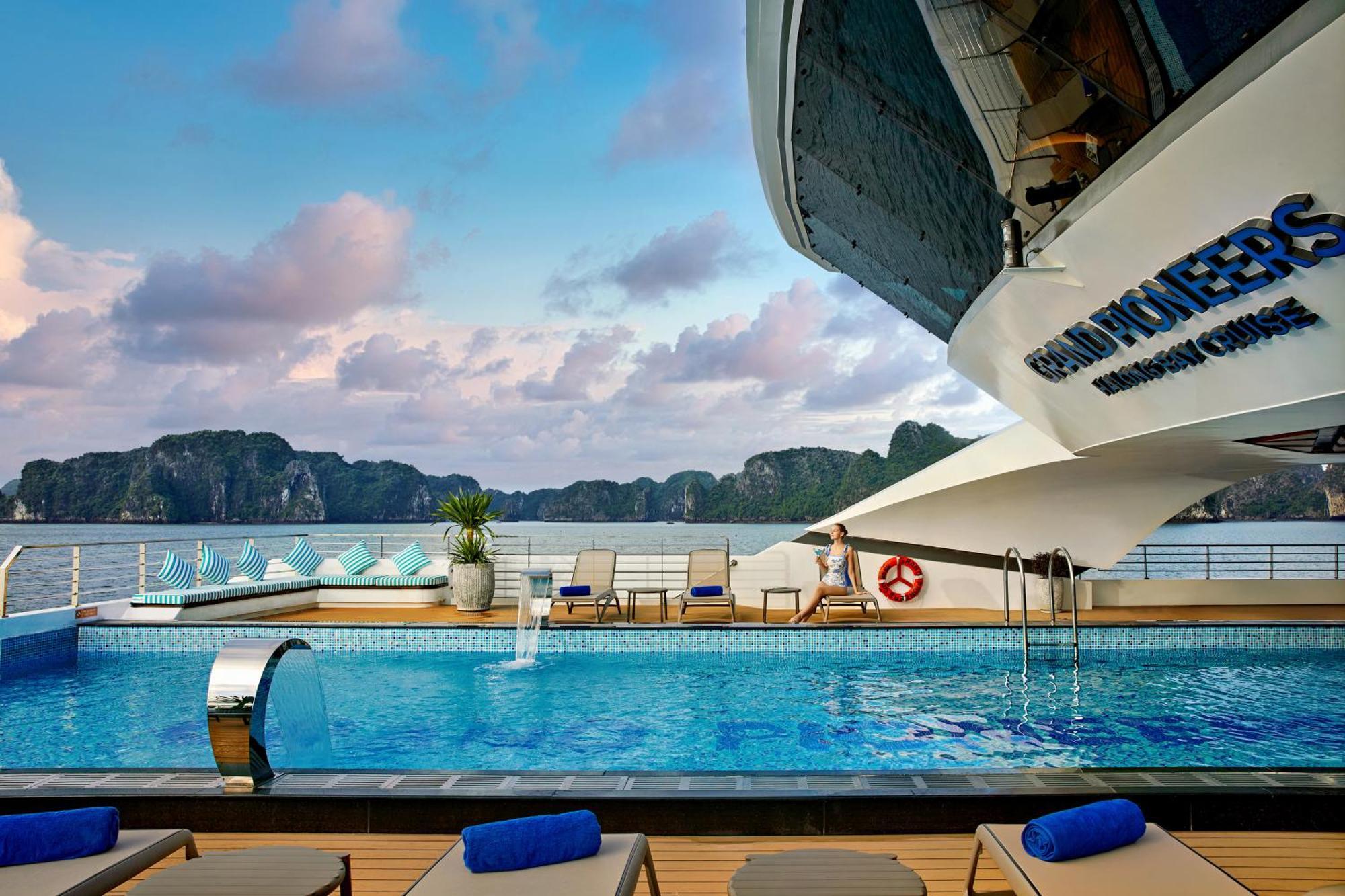 Hotel Grand Pioneers Halong Bay Cruise 2 Ha Long Esterno foto