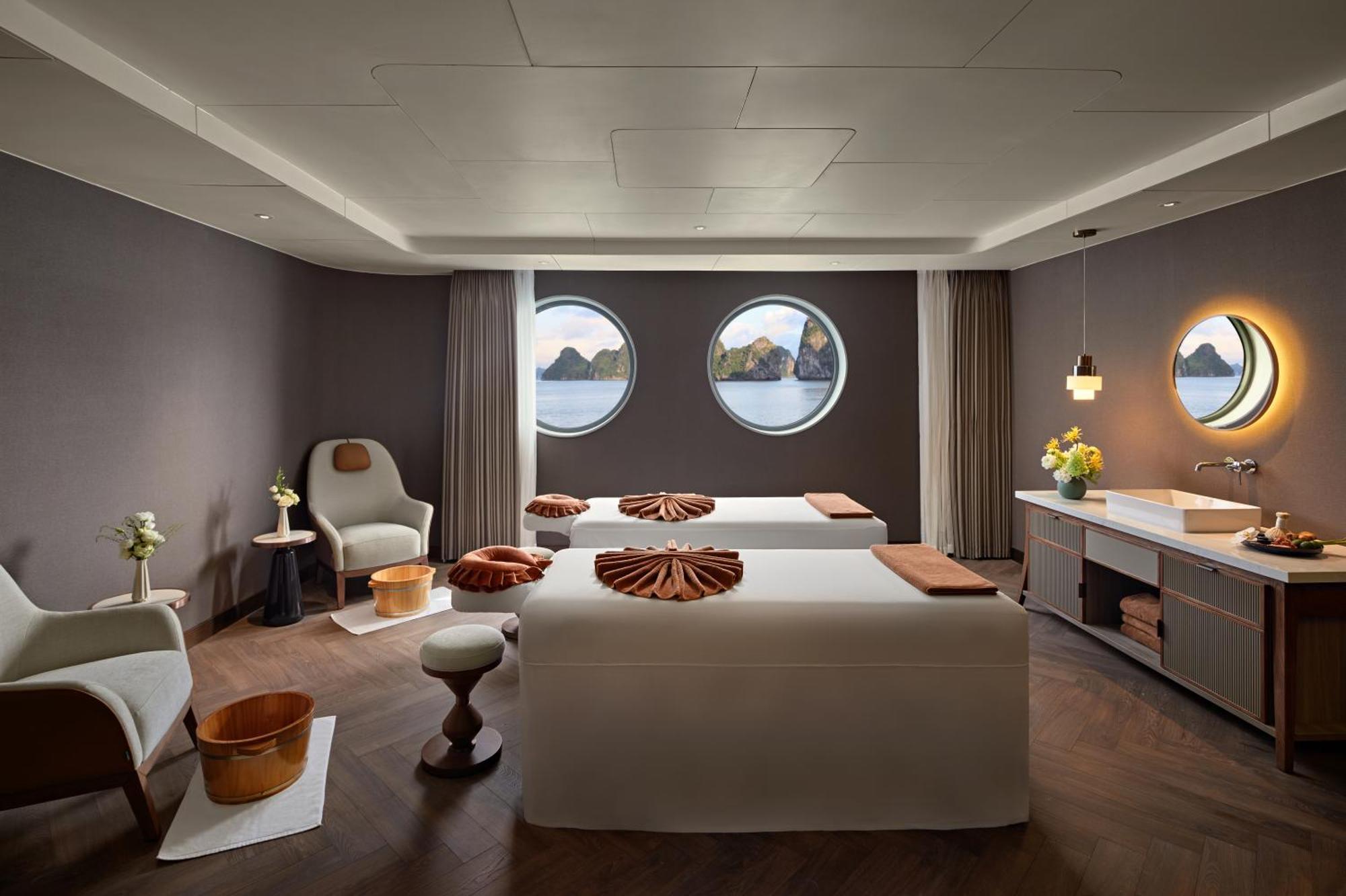 Hotel Grand Pioneers Halong Bay Cruise 2 Ha Long Esterno foto