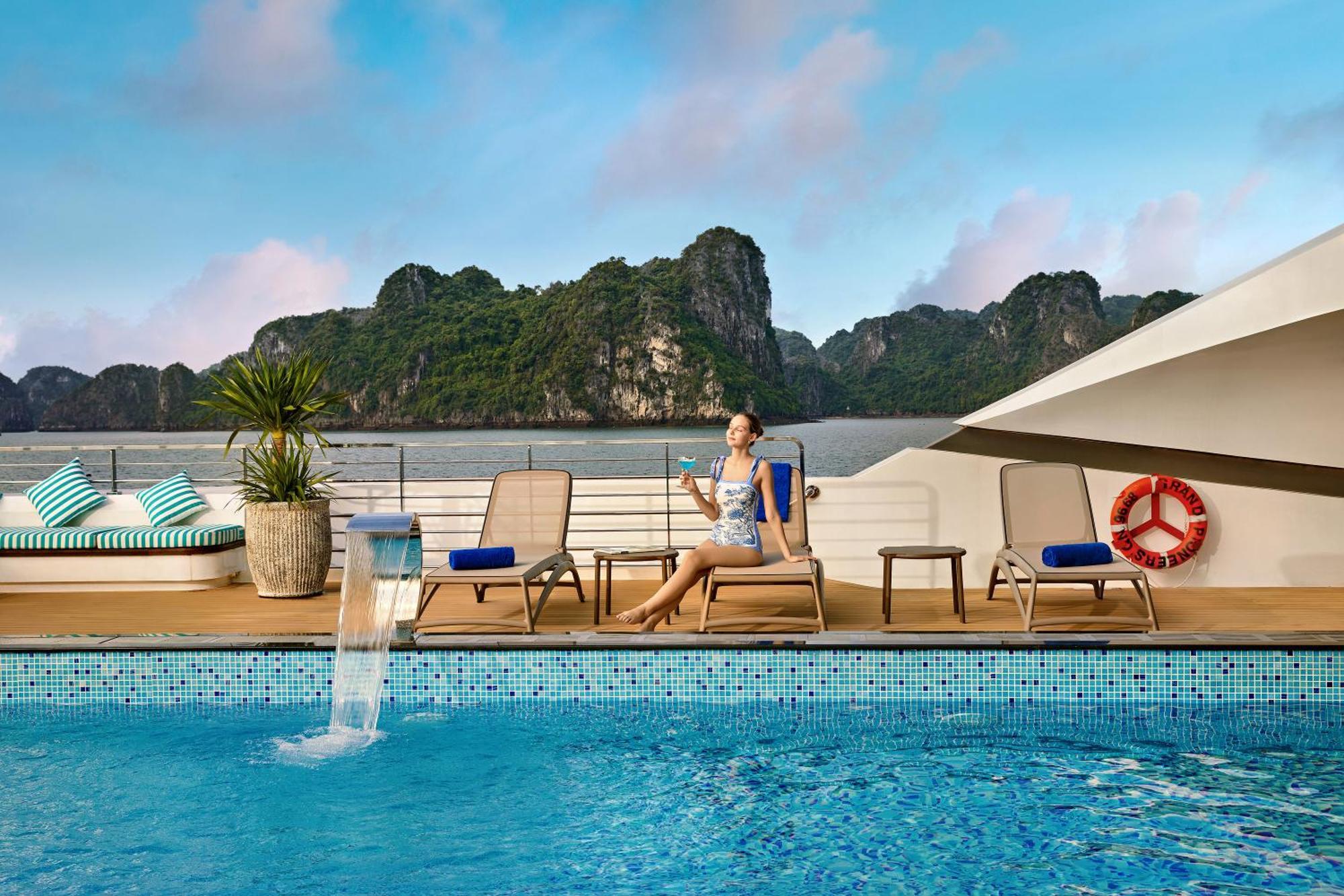 Hotel Grand Pioneers Halong Bay Cruise 2 Ha Long Esterno foto